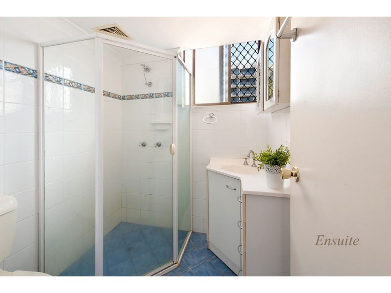 11 Stanhill Drive, Chevron Island QLD 4217