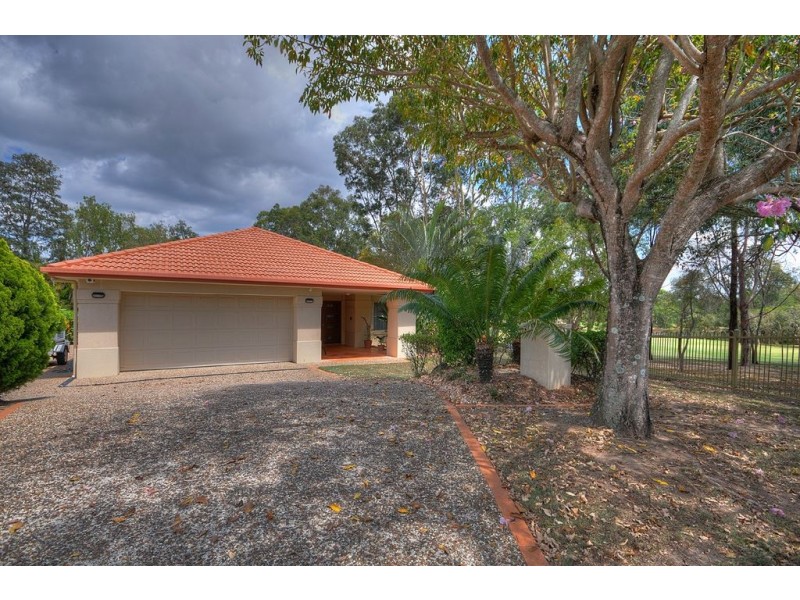 16 Waterwood Court, Arundel QLD 4214