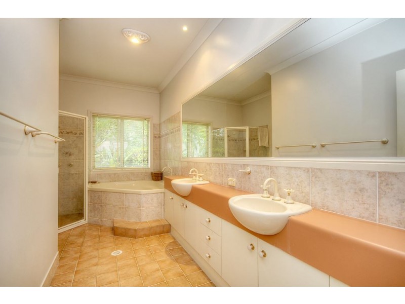 16 Waterwood Court, Arundel QLD 4214