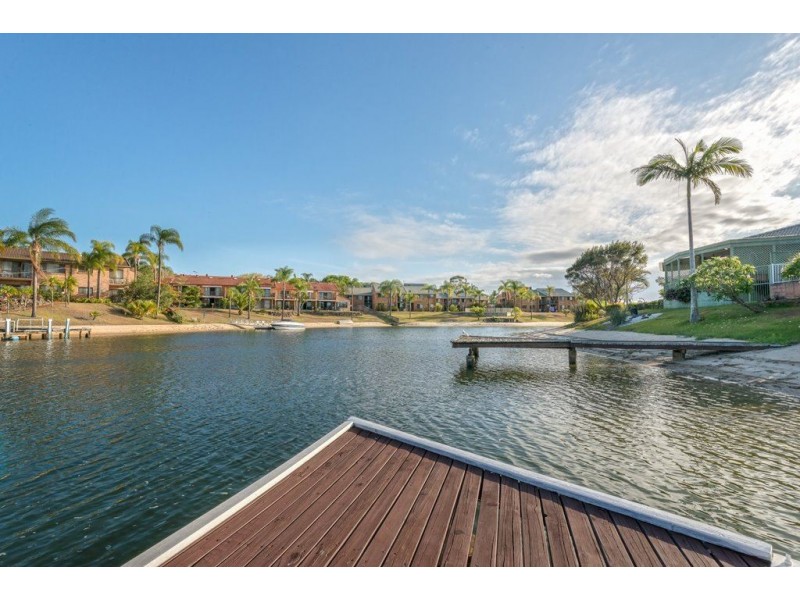 2 Plumosa Court, Mermaid Waters QLD 4218