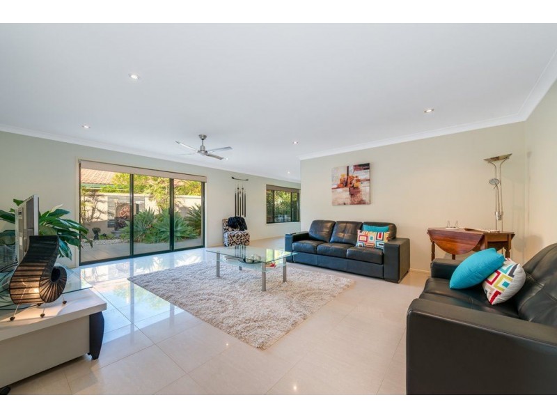 2 Plumosa Court, Mermaid Waters QLD 4218