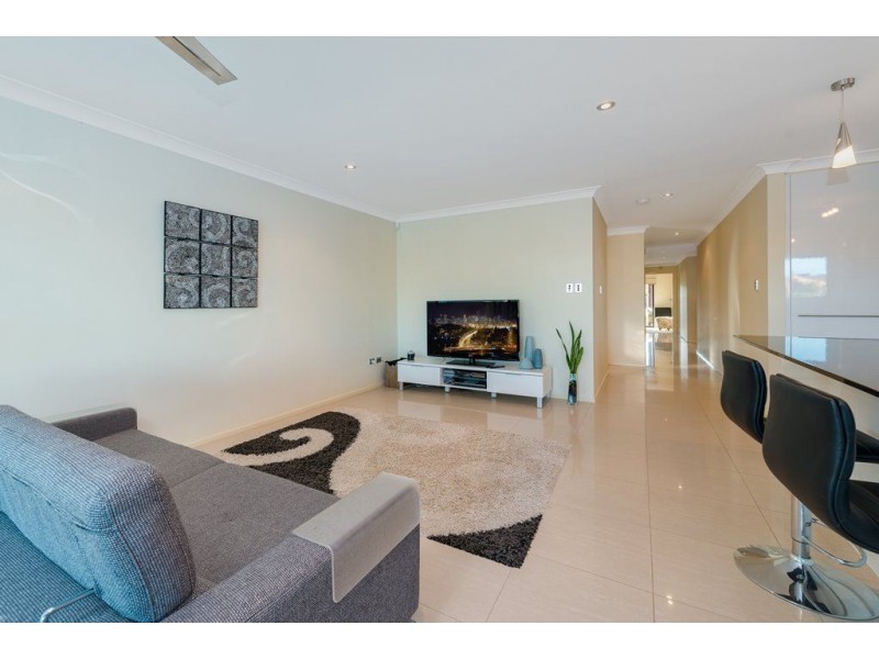 2 Plumosa Court, Mermaid Waters QLD 4218