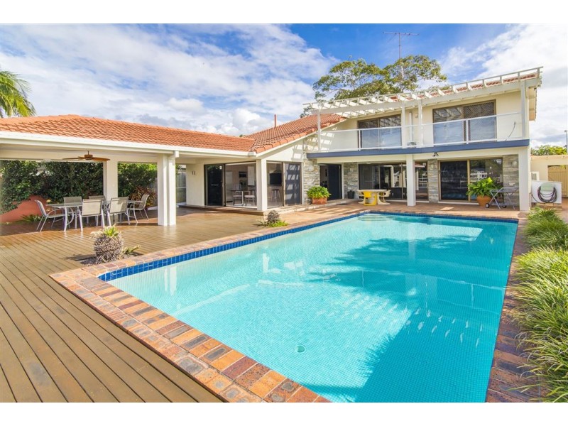 67 Campbell Street, Sorrento QLD 4217