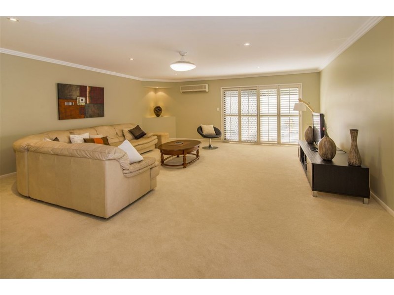 67 Campbell Street, Sorrento QLD 4217