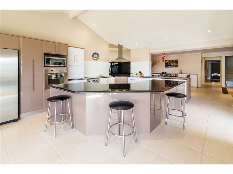 67 Campbell Street, Sorrento QLD 4217