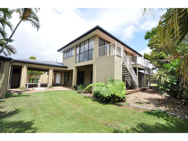 40 Lambros Drive, Benowa QLD 4217