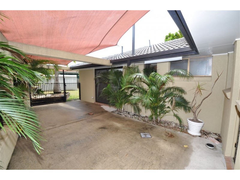 40 Lambros Drive, Benowa QLD 4217