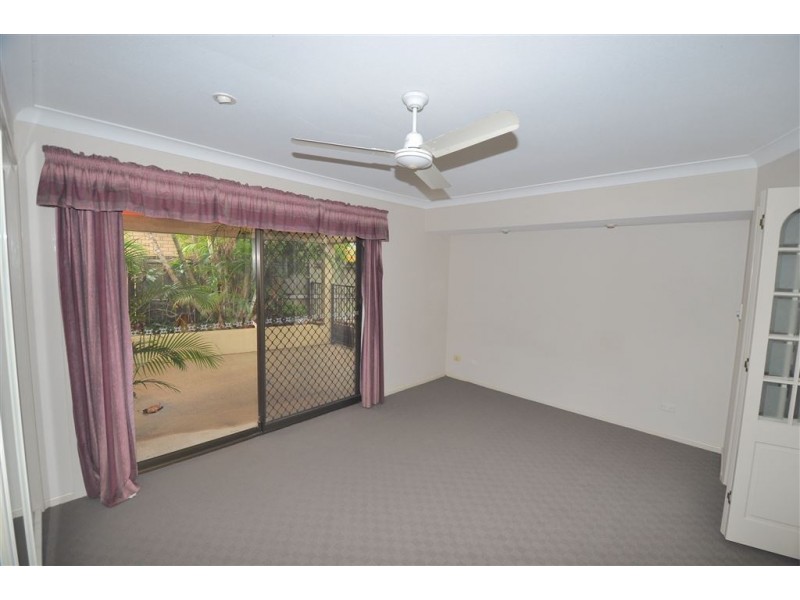 40 Lambros Drive, Benowa QLD 4217