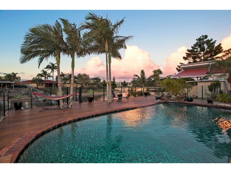 75 Hooker Blvd, Broadbeach Waters QLD 4218