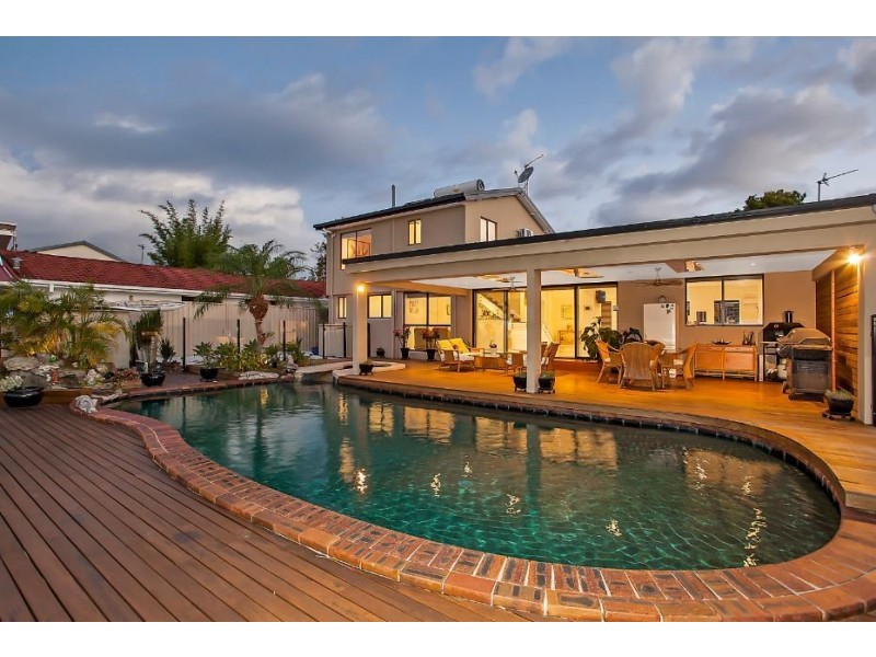 75 Hooker Blvd, Broadbeach Waters QLD 4218