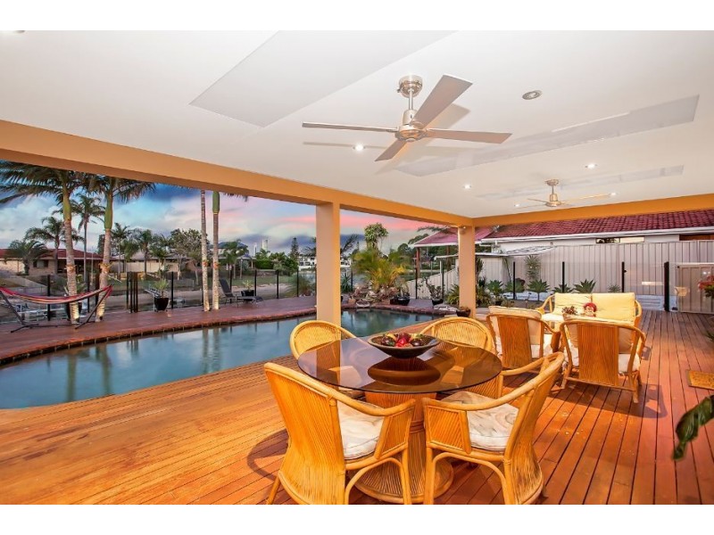 75 Hooker Blvd, Broadbeach Waters QLD 4218