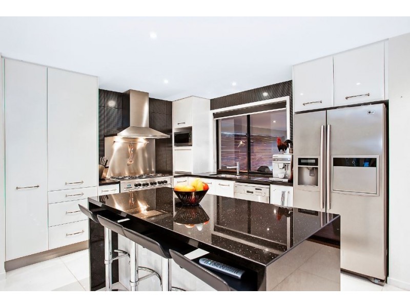 75 Hooker Blvd, Broadbeach Waters QLD 4218