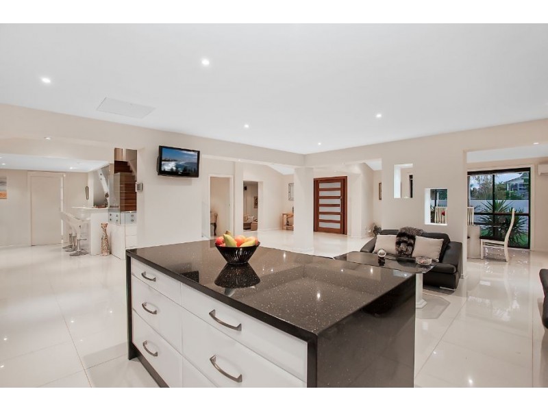 75 Hooker Blvd, Broadbeach Waters QLD 4218