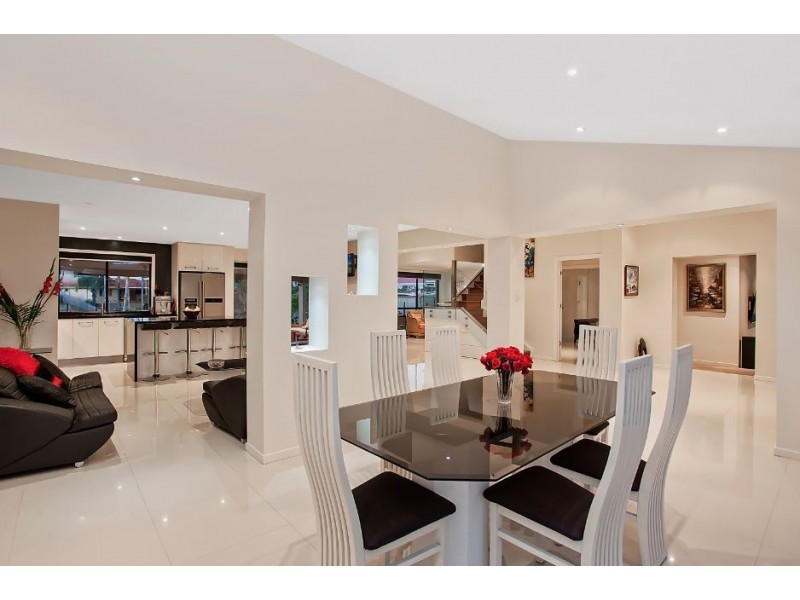 75 Hooker Blvd, Broadbeach Waters QLD 4218