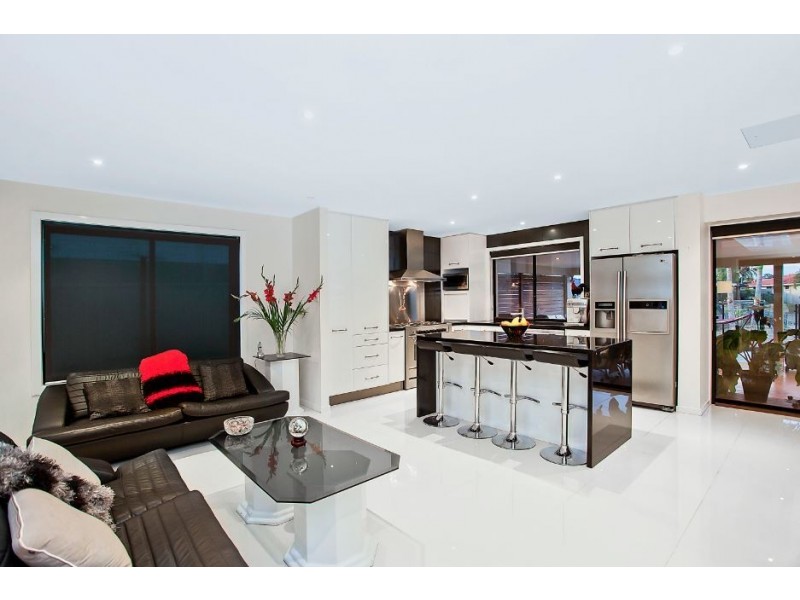 75 Hooker Blvd, Broadbeach Waters QLD 4218