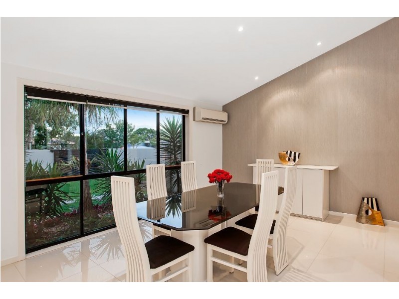 75 Hooker Blvd, Broadbeach Waters QLD 4218