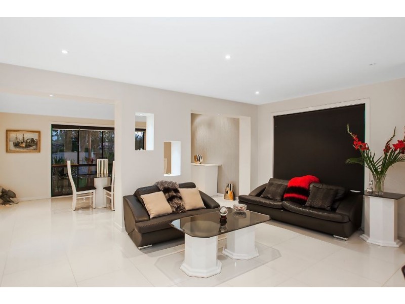 75 Hooker Blvd, Broadbeach Waters QLD 4218