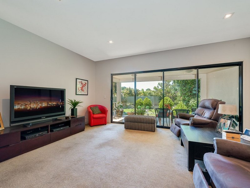 31 Avanti Street, Mermaid Waters QLD 4218