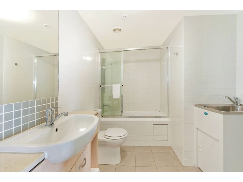 18 Fern Street, Surfers Paradise QLD 4217