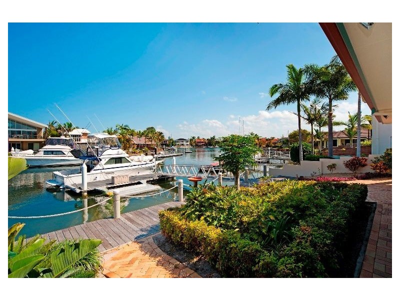 8 Torio Place, Runaway Bay QLD 4216