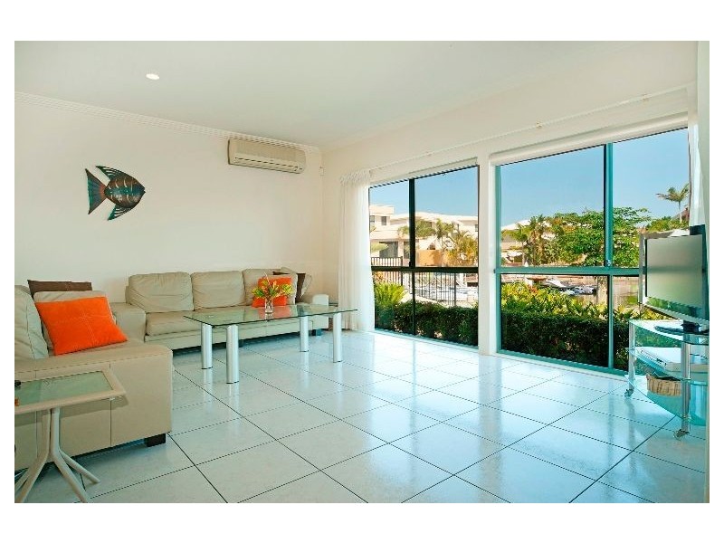 8 Torio Place, Runaway Bay QLD 4216