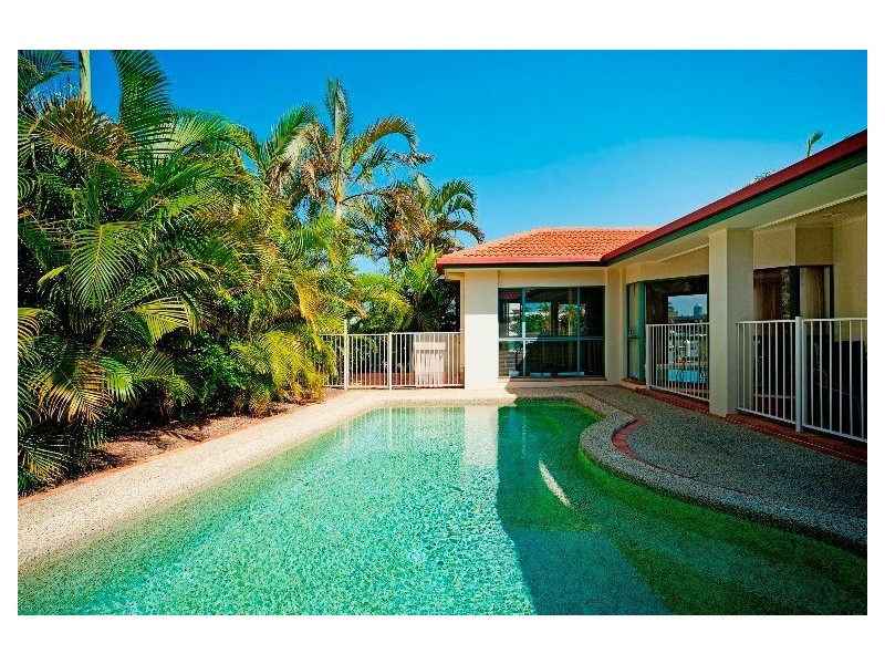 8 Torio Place, Runaway Bay QLD 4216