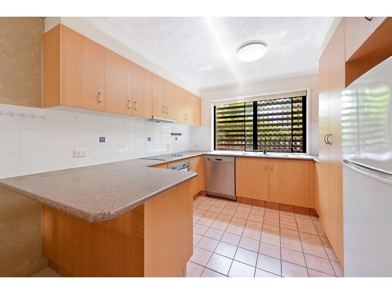 2/13 Johnston Street, Southport QLD 4215