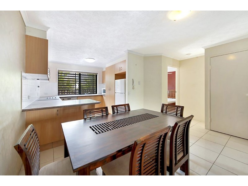 2/13 Johnston Street, Southport QLD 4215