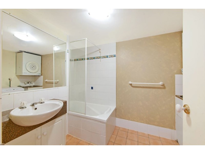 2/13 Johnston Street, Southport QLD 4215