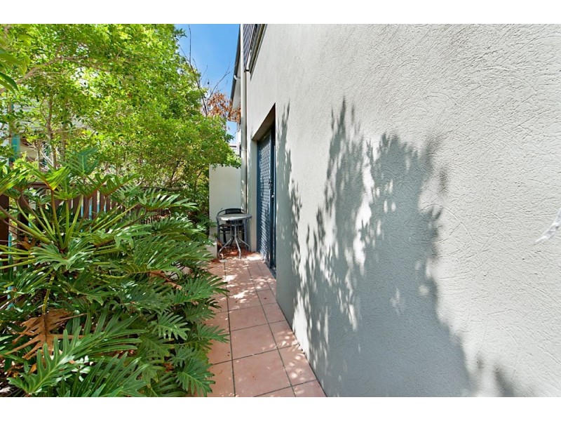 2/13 Johnston Street, Southport QLD 4215