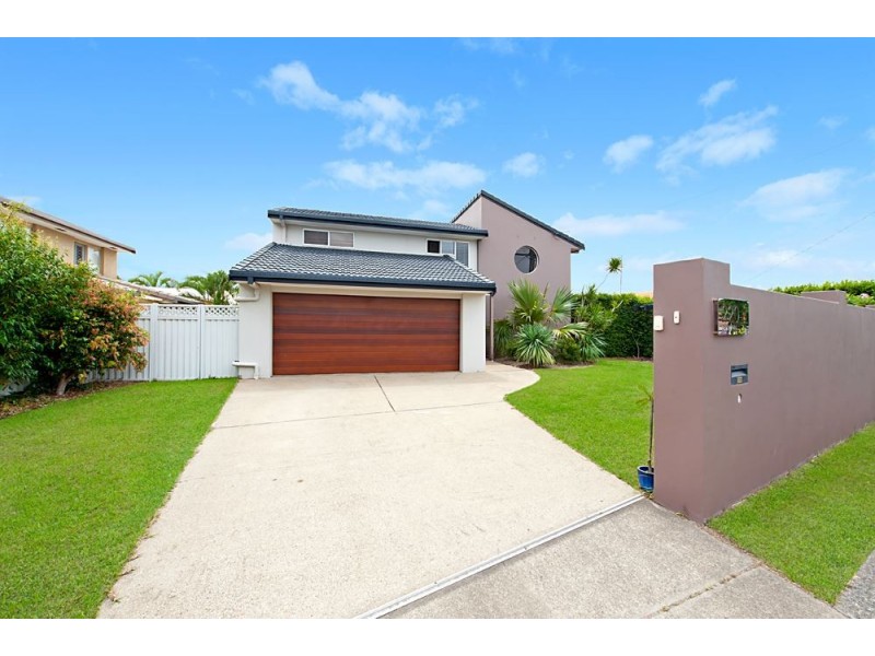 220 Bayview Street, Runaway Bay QLD 4216