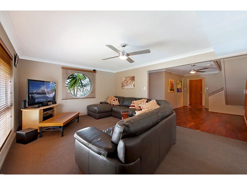 220 Bayview Street, Runaway Bay QLD 4216