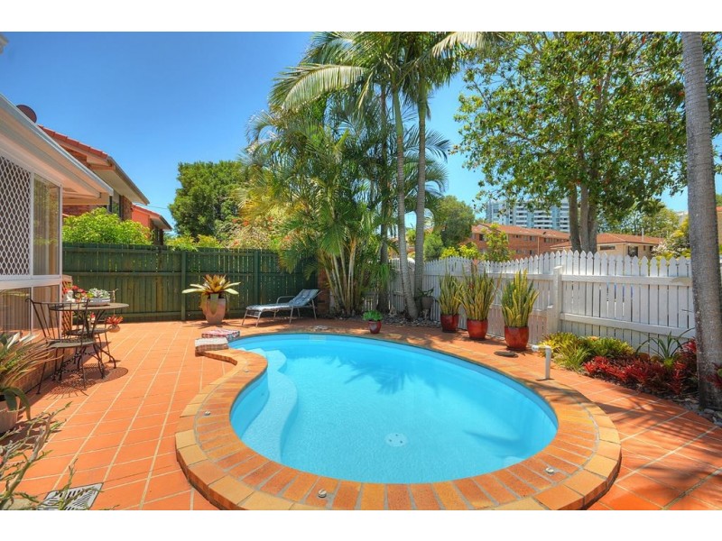 2/170 Muir Street, Labrador QLD 4215