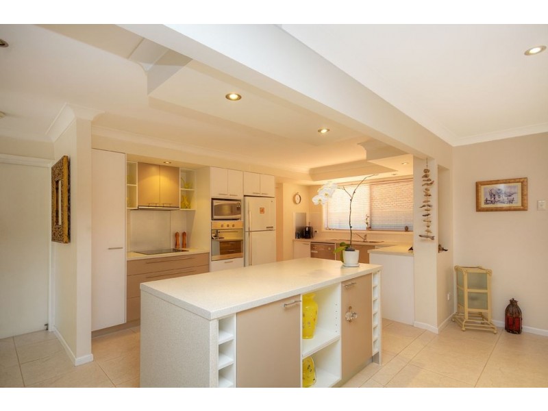 2/170 Muir Street, Labrador QLD 4215