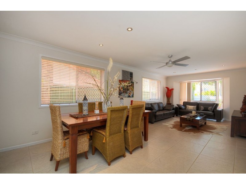 2/170 Muir Street, Labrador QLD 4215