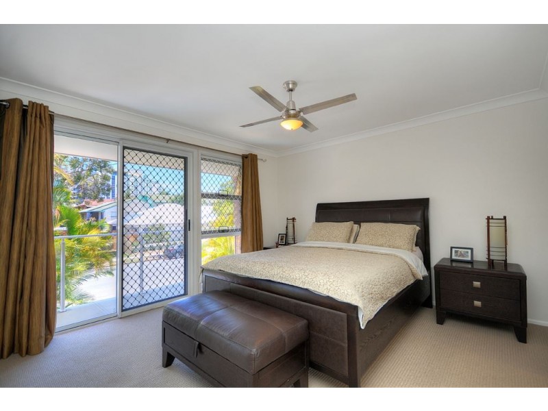 2/170 Muir Street, Labrador QLD 4215