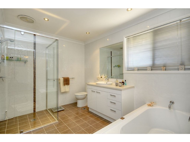 2/170 Muir Street, Labrador QLD 4215