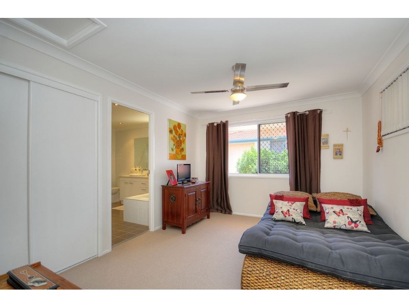 2/170 Muir Street, Labrador QLD 4215