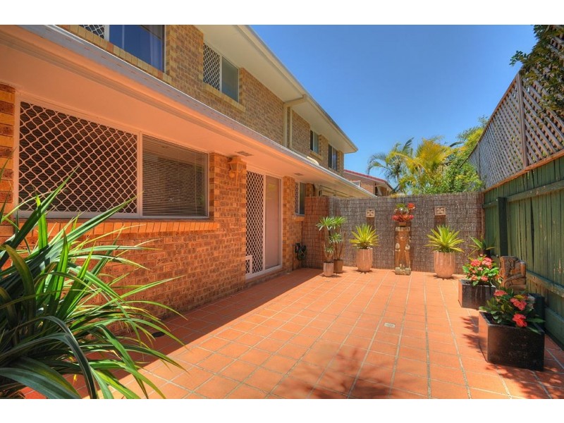 2/170 Muir Street, Labrador QLD 4215