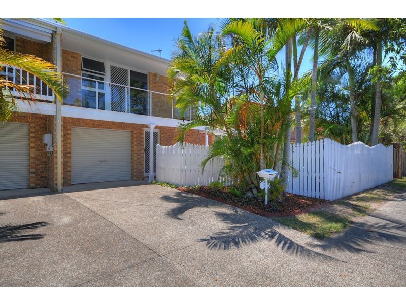 2/170 Muir Street, Labrador QLD 4215