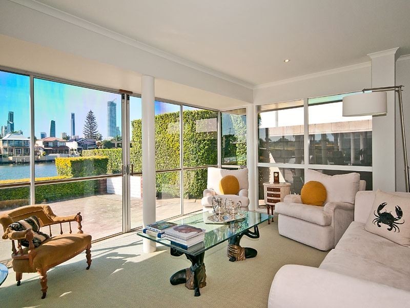 11 Cleland Crescent, Broadbeach Waters QLD 4218
