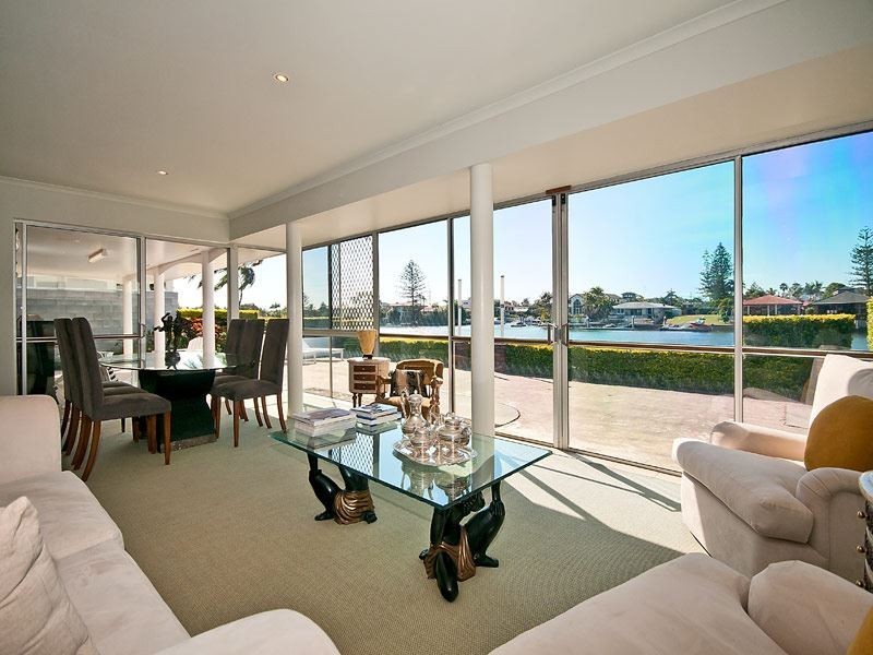 11 Cleland Crescent, Broadbeach Waters QLD 4218
