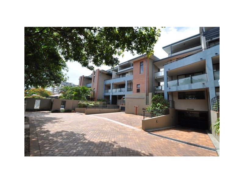 12/20-26 Illawong Street, Chevron Island QLD 4217