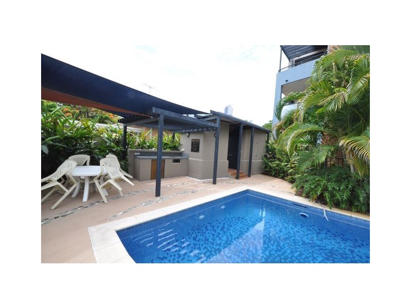 12/20-26 Illawong Street, Chevron Island QLD 4217
