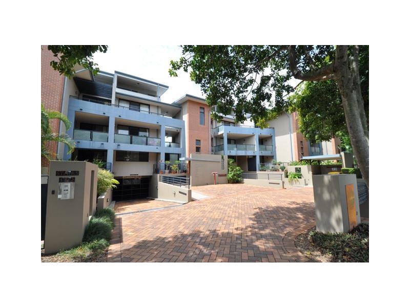 12/20-26 Illawong Street, Chevron Island QLD 4217