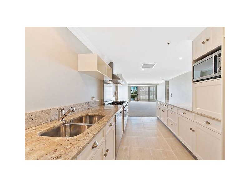 302/212 Marine Parade, Labrador QLD 4215