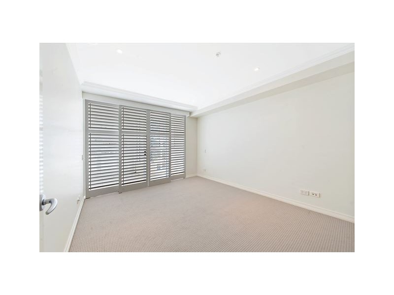 302/212 Marine Parade, Labrador QLD 4215