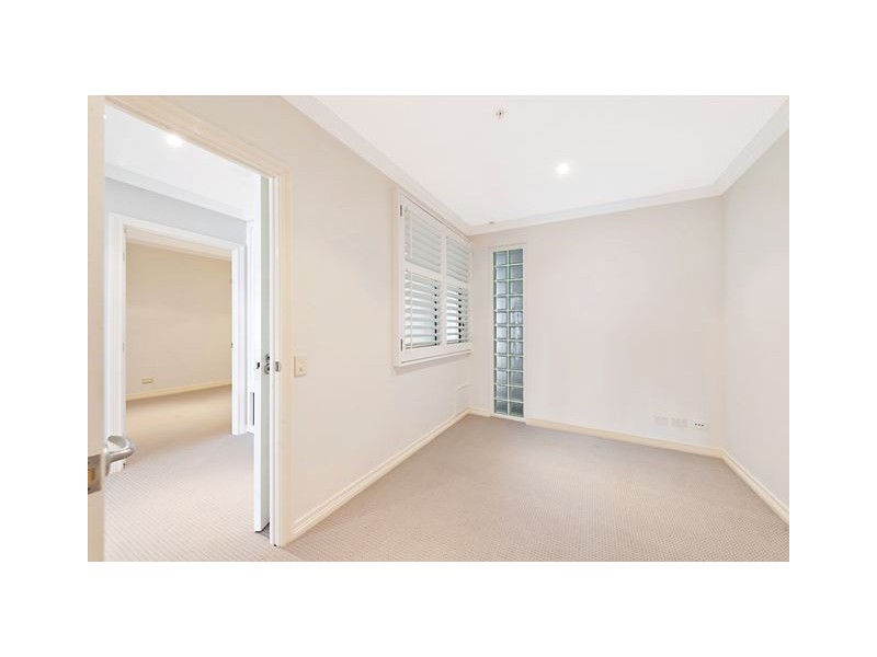 302/212 Marine Parade, Labrador QLD 4215