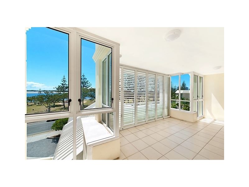 302/212 Marine Parade, Labrador QLD 4215