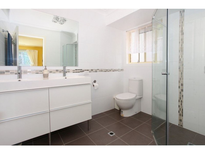 8 Chantilly Place, Robina QLD 4226